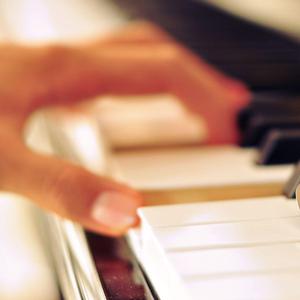 为什么男生做爱射到女生胸上
