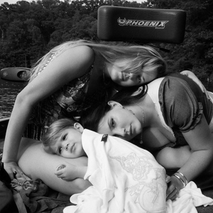 为什么男生做爱射到女生胸上
